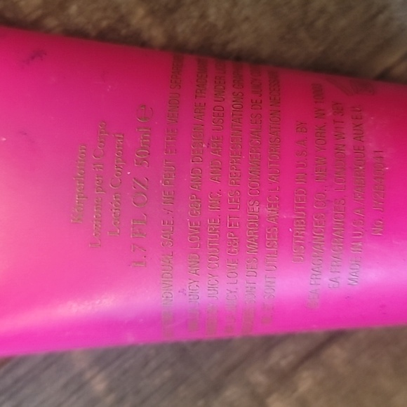 Viva La Juicy 2 Perfume 3.4oz bottles & 2 Body Lotion - Picture 4 of 6